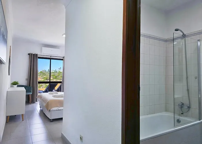 Golden Sun - Sunny Balcony, Sea View, Beach, Ac 아파트 카르보에이루